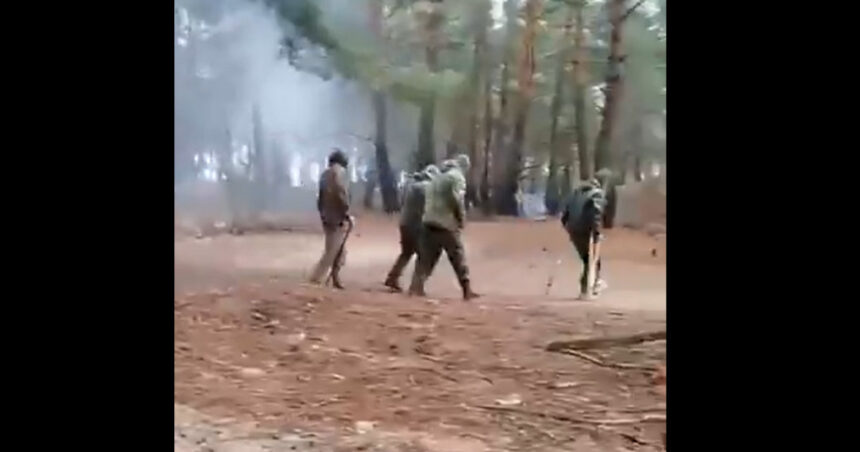 Rusia își „reciclează” soldații răniți: trimiși în cârje să lupte, inclusiv cu șrapnel în ei. „Doar pun niște unguent” 1 rusia isi recicleaza soldatii raniti trimisi in carje sa lupte inclusiv cu srapnel in ei doar pun niste unguent 67ba0bd3a6998