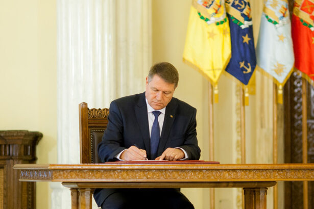 seful rezervistilor germani si membri ai unor firme si asociatii romano germane decorati de iohannis in ultima sa zi la cotroceni 67ac5312aa4fc
