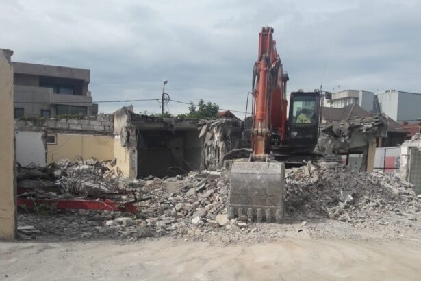 si a extins locuinta cu inca un corp de casa dar fara autorizatie de la primarie cazul a ajuns in instanta iar acum trebuie sa demoleze tot 67a00bfd24161