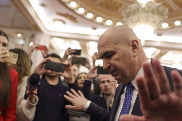 sindicalistii din senat il acuza pe bolojan ca refuza dialogul adevarata miza a reorganizarii nu este numarul angajatilor 679f5dbfa006c