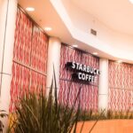 starbucks concediaza peste 1 000 de angajati si scoate din meniu unele bauturi anterior a renuntat si la usile deschise cine nu cumpara nimic afara 67bcb6957256b