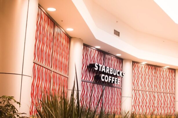 starbucks concediaza peste 1 000 de angajati si scoate din meniu unele bauturi anterior a renuntat si la usile deschise cine nu cumpara nimic afara 67bcb6957256b