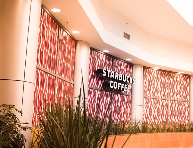 starbucks concediaza peste 1 000 de angajati si scoate din meniu unele bauturi anterior a renuntat si la usile deschise cine nu cumpara nimic afara 67bcb6957256b