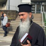 studentii de la teologie fac scut in jurul lui teodosie in procesul cu universitatea ovidius privind daunele de 30 000 de euro 67b9150028253