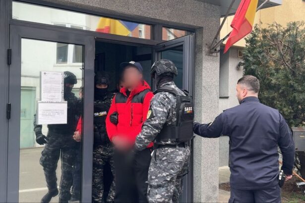 surse politist de la transporturi din navodari retinut in dosarul sacalului azi va fi dus la arestare 67add70cb06b8