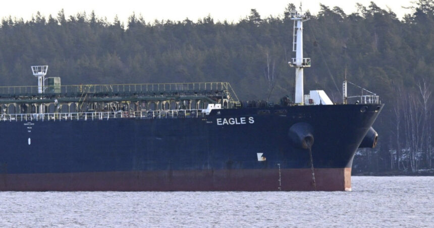 tarile europene negociaza o metoda de confiscare a flotei fantoma a rusiei din marea baltica care transporta petrol 67aa07cf33dd8