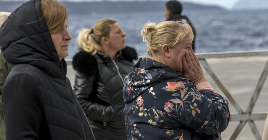 toata lumea sta ca pe ace peste 10 000 de oameni au parasit insula santorini zguduita de sute de cutremure 67a32a504d94a
