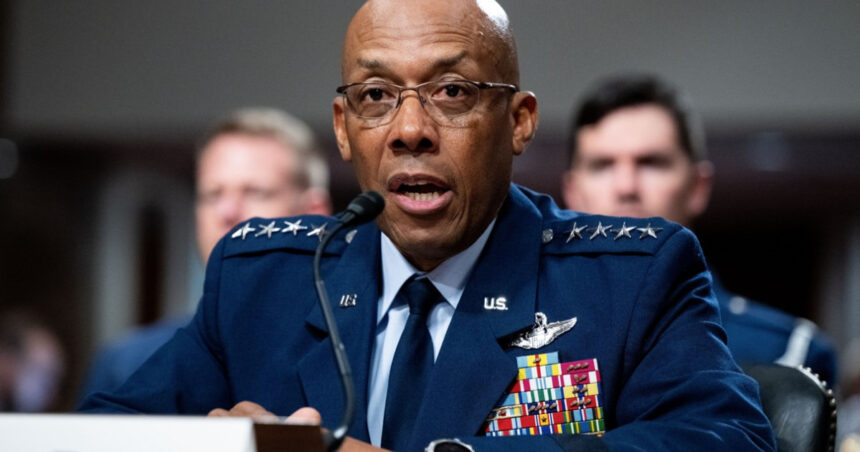 Trump anunţă că l-a înlocuit pe şeful Statului Major interarme al SUA, desemnat de Biden în 2023. 1 trump anunta ca l a inlocuit pe seful statului major interarme al sua numit de biden in 2023 67b973bb0be99