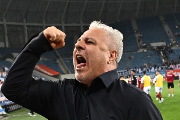 tunete si fulgere la conferinta lui marius sumudica mesaje pentru vassaras si emil boc sunt foarte nervos 679e936940c31