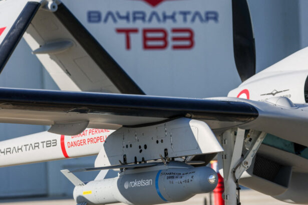 ucraina se pregateste deja pentru relansarea industriei militare post razboi viitorii angajati ai fabricii baykar cursuri in turcia 67bf4d7c181f6
