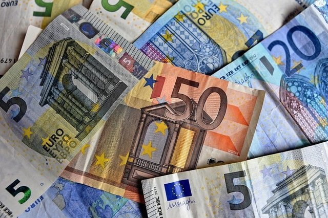 ultima ora cerere slaba pentru emisiunile romaniei de obligatiuni in euro si dolari dobanzile vor fi probabil mai ridicate 67a0f1f50edbf
