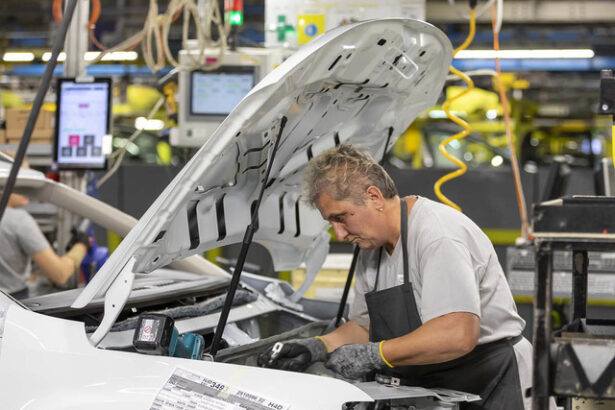 ultima ora noile norme de emisii din europa au afectat drastic productia dacia si ford 67b339bd5cf63