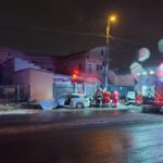 un baiat de 15 ani a condus o masina pe bulevardul i c bratianu si a intrat intr o masina parcata el a fost transport in stare grava la spital 67b1a312d1bac