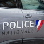 un barbat inarmat cu mai multe cutite a fost ucis dupa ce s a aruncat asupra unui echipaj de politie in regiunea pariziana 67bee80c51f26