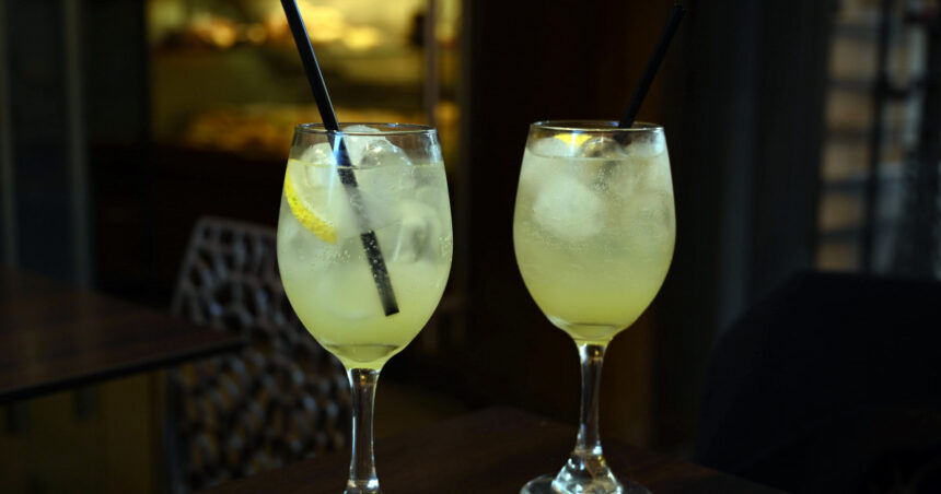 un barman a fost arestat dupa ce doi turisti pe care i a servit cu limoncello contrafacut au murit in vietnam 67a64eea4dae5