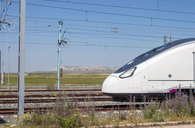 un consortiu spaniol achizitioneaza un pachet important de actiuni la producatorul trenurilor de mare viteza ave 67b2da28d3d13
