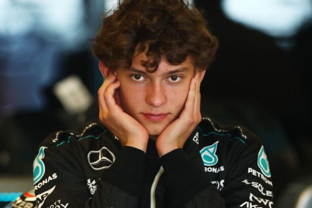 un pilot din formula 1 a dat examenul pentru permisul auto dupa ce semnase contractul cu mercedes 679dffeead8df