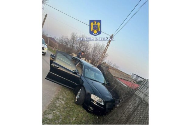 un tanar de 23 de ani fara permis a fugit de politie si s a oprit direct intr un gard din nicolae balcescu 67ae16fe99086