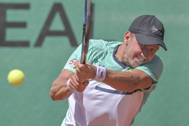 unde a ajuns sa joace filip jianu marea speranta a tenisului romanesc meci de 100 de minute ca sa bata locul 440 atp 67bf0a8f3d671