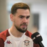 unde putea ajunge elvir koljic inainte sa semneze cu rapid rotaru ne a folosit noi il asteptam aici 67ab0f9ab74f7