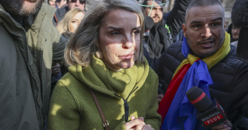 unul dintre bodyguarzii cristelei georgescu prins cu o arma de foc neletala la protestul din fata parchetului general 67bf518ec6244