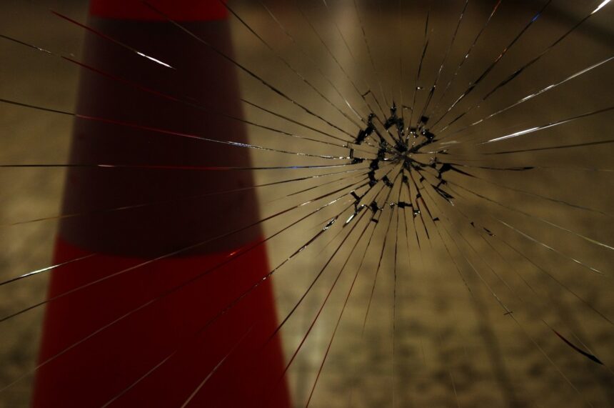 vandalism in inel ii locuitorii din cartier se plang de bulgari si pumni in geamuri 67b9d8569537d