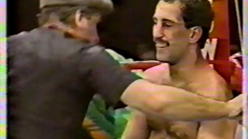 video a murit mark weinman the hammer boxerul campion revenit in ring cu victorie prin ko la 50 de ani 67ad9d7aecf82