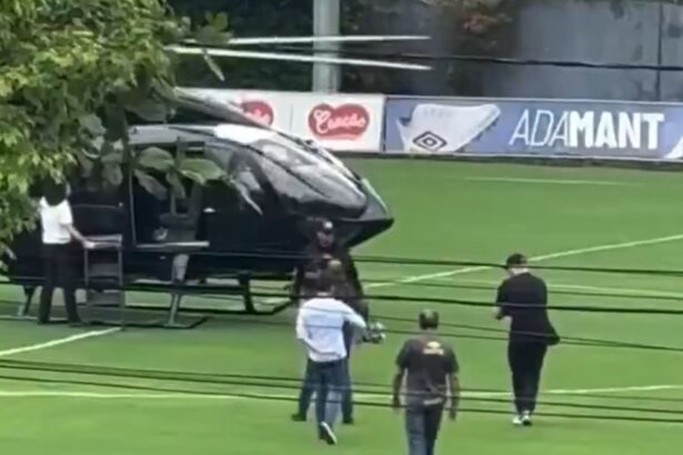 video asa se vine la antrenament neymar si a facut aparitia la santos cu elicopterul chiar pe teren 67a21082c7c40