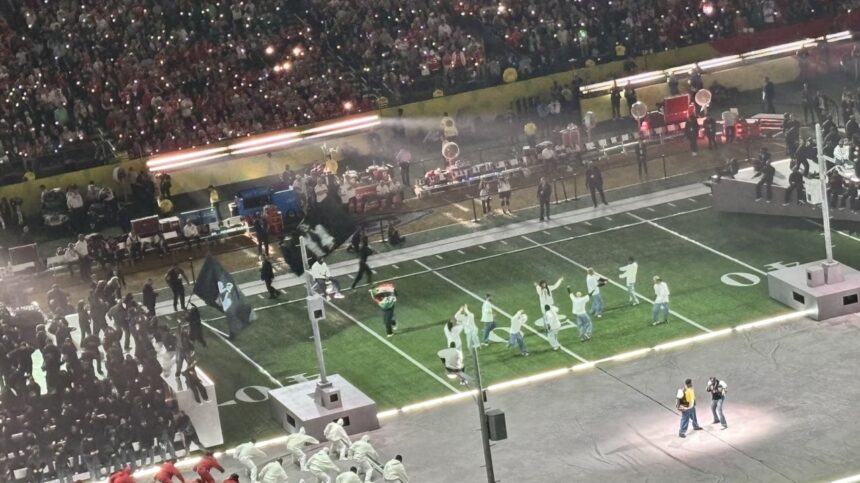 video ce nu s a vazut la show ul lui kendrick lamar de la super bowl un protestatar a urcat pe scena ce a urmat 67a99b1cd2e74