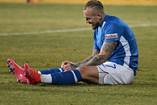 video denis alibec incert pentru dinamo farul hagi laude pentru echipa lui kopic 67adf4f85dd85