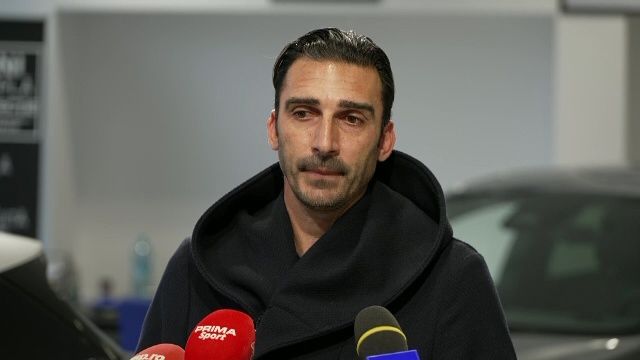 video descrierea scurta pe care elias charalambous i a facut o lui razvan lucescu antrenorul viitoarei adversare din europa 679e4d3ba5d78