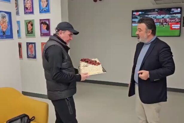 video gica hagi primit cu bratele deschise pe arc pentru cei care au facut din sport o arta 67af82566b196
