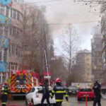 video incendiu la mansarda unui bloc din chiajna pompierii intervin greu din cauza masinilor parcate si a strazilor inguste 67c15ce43d6c6