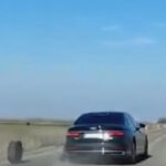 video momentul in care masina presedintelui serbiei ramane fara o roata in mers 67ab4ee542214