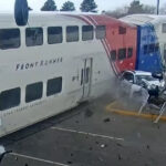 video momentul in care un tren spulbera un suv aflat pe sine la cateva secunde dupa ce soferul intra in panica si abandoneaza masina 67ae27408b89c