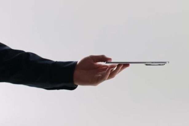 video oppo lanseaza un telefon pliabil subtire de 1 870 de dolari pentru a concura samsung si huawei 67b838ba503af