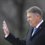 video prima aparitie a lui klaus iohannis dupa demisie fostul presedinte si a reluat programul de duminica 67b24c97d9392