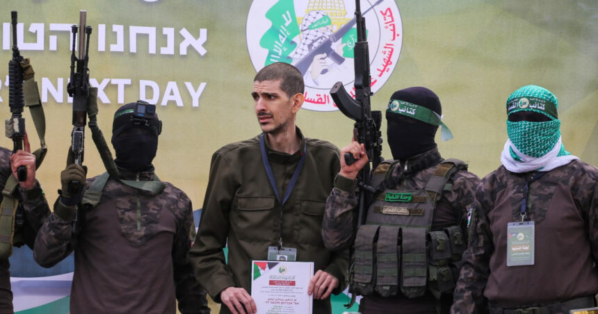 video trei ostatici israelieni eliberati de hamas cine sunt cei trei barbati in schimbul carora israelul va elibera 183 de palestinieni 67a75db5247d3