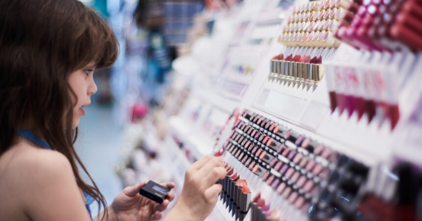 video trenduri alarmante pentru copii pe retelele sociale pericolul din spatele videoclipurilor care promoveaza produse cosmetice 67c00b5c89a26