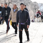 video turistii chinezi urca muntele tai cu ajutorul unor exoschelete robotizate 67b25da5a0831