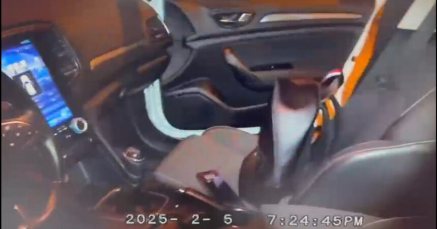video un angajat al unei firme de curierat prins in flagrant cu mita de 13 000 euro momentul in care a fost saltat din trafic de dna 67a5cd4d3e92f