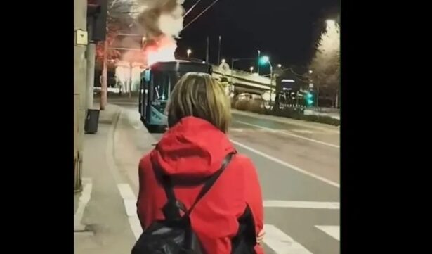 video un autobuz al societatii de transport bucuresti a luat foc in trafic 67a45d2be6a56