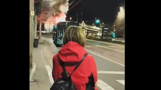 video un autobuz al societatii de transport bucuresti a luat foc in trafic 67a45d2be6a56