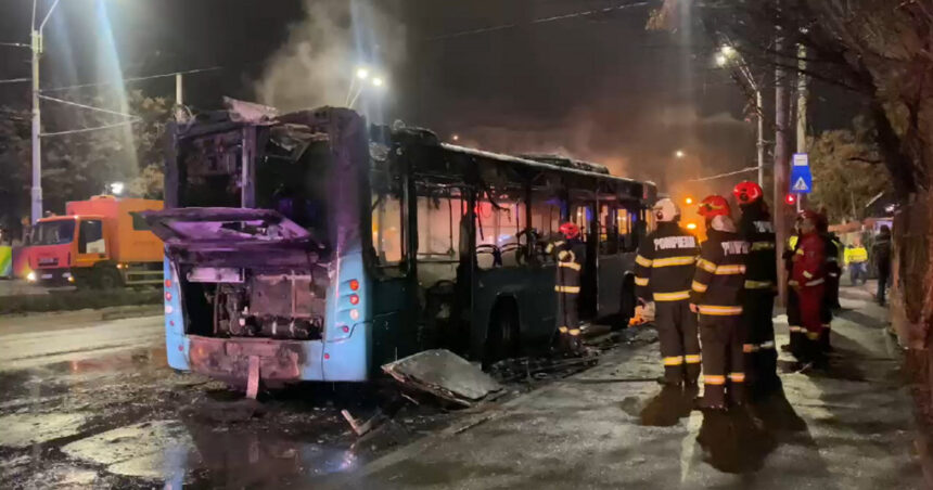Un autobuz nou al STB a luat foc în București, iar pompierii au intervenit cu mai multe autospeciale. 1 video un autobuz nou al stb a luat foc in bucuresti pompierii au intervenit cu mai multe autospeciale 67a46dcbce69c