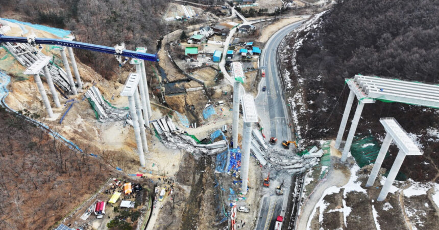 video un pod in constructie s a prabusit in coreea de sud cel putin trei persoane si au pierdut viata 67bd72bf101f9