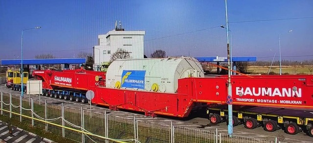 videofoto convoiul agabaritic record circula pe strazile romaniei inginerii au pregatit transportul aproape 1 an au fost scoase toate semnele de circulatie si panourile 67bb68b6c251b