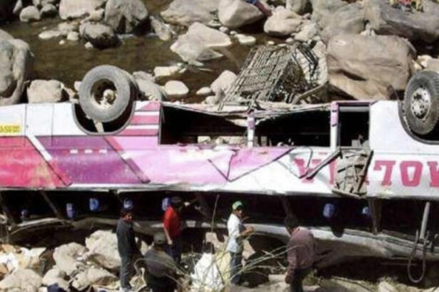 accident de autobuz in bolivia cel putin 15 morti 67c5c5e616fd5
