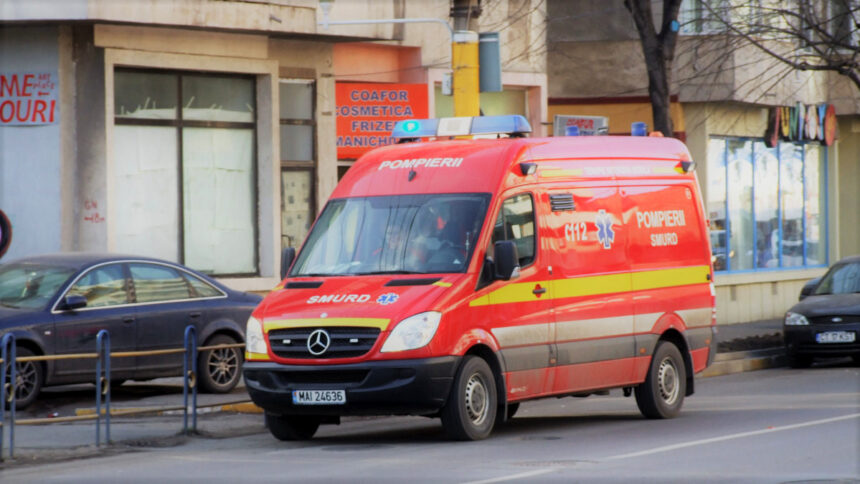 accident intre trei autoturisme si in camion in sensul giratoriu la iesirea de pe a4 in ovidiu un barbat de 33 de ani si un copil de 4 ani dusi la spital 67c55b9355a98