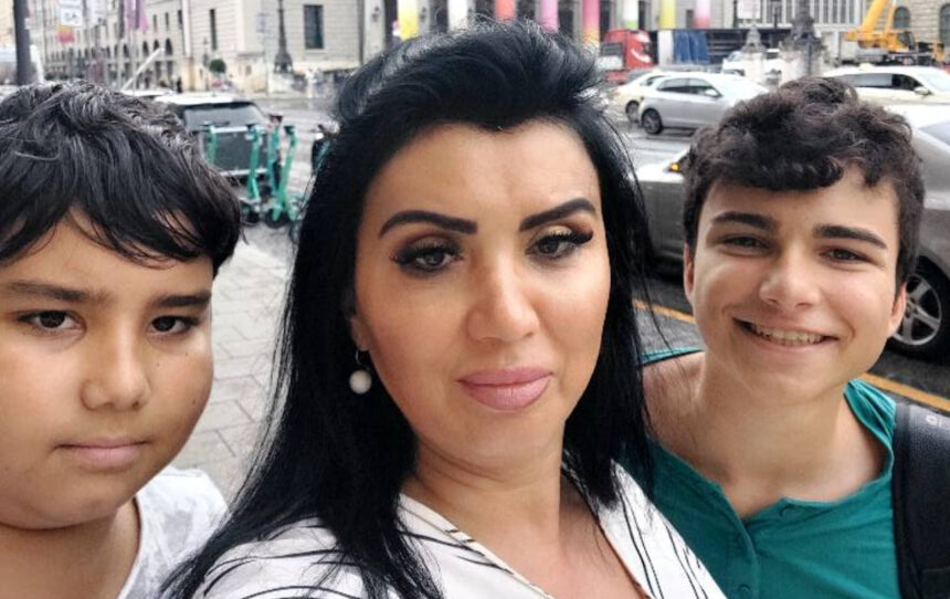 adriana bahmuteanu s a intalnit in sfarsit cu copiii ei nici momente fericite nu au fost cine a asistat la revederea lor de duminica 67d917753c0f5