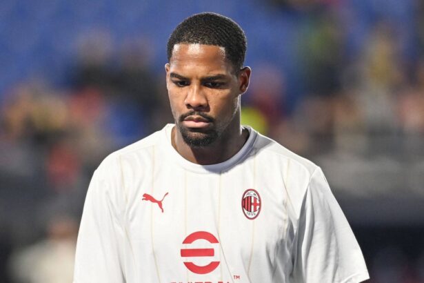afara cu golanii din fotbal mike maignan portarul lui milan sanctionat drastic dupa ce a injurat arbitrul 67c771f7ec38c